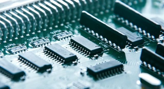 進化する脅威に立ち向かうためのファイアウォール活用と運用知識の重要性 進化する脅威に立ち向かうためのファイアウォール活用と運用知識の重要性